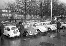 71957 Gezicht op het Veemarktplein te Utrecht tijdens een automarkt.